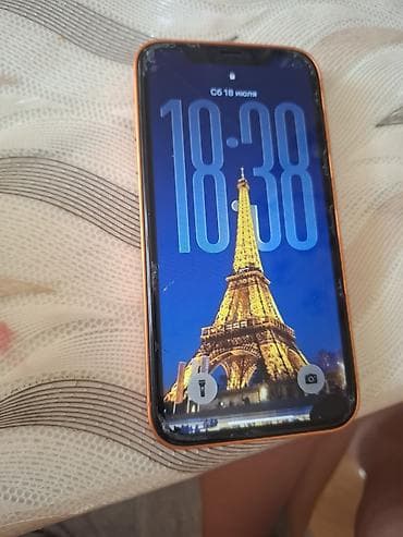 Iphone 11 di 17 pro yigilib elden dusub deye ekran gostersede arada at lalafo.az Iphone 11 di 17 pro yigilib elden dusub deye ekran gostersede arada