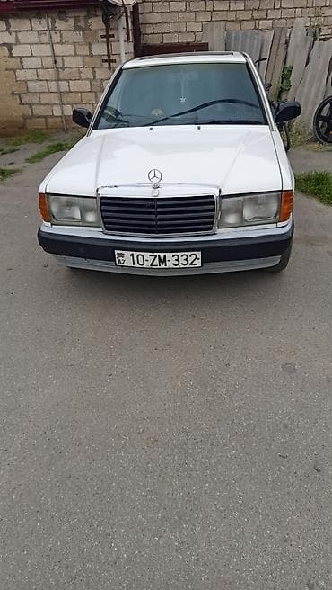 Mercedes-Benz 190E (W201) sedan - Kuzov: ağ rəng, 4 qapılı, klassik