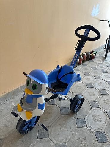 Usaq ucun arxadan el ile surulen ve velosipet olan masin