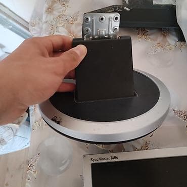 sonata monitoru: Samsung SyncMaster 740N LCD monitor - Ekran diaqonalı: 17" - Növ — 3