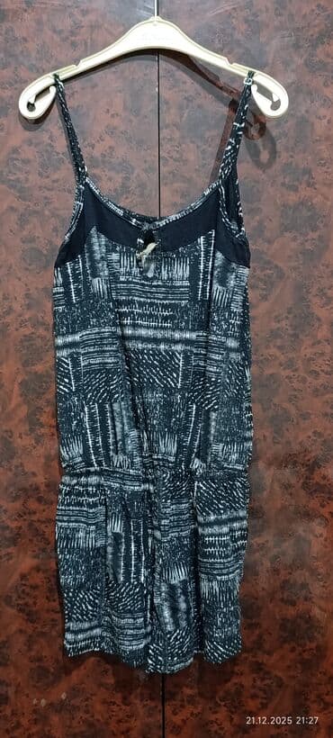 hicablı geyimlər: Bütün geyimler 5 manatdir. Hamisi kiçik ölçülərdi. 12-13-14 taş — 4