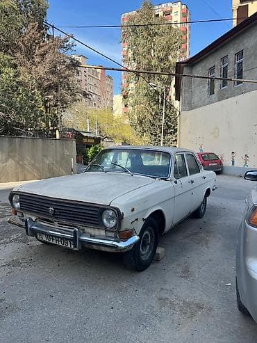4 ayaq: GAZ Volga 24 – klassik sovet sedanı Xüsusiyyətlər: - Kuzov: 4 qapılı — 3