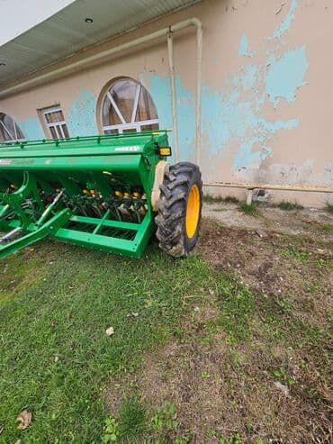 xanımlar ucun maşınlar: Belarus MTZ traktoru - Güclü ön və arxa təkərli, tam ölçülü kabinəli — 8