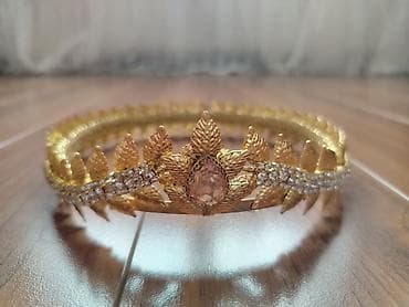 sitrin daşı: Qızılı rəngdə tac/ əl işidi - Dizayn: Yarpaq motivli dairəvi tac; ön — 1