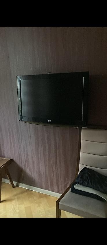 LG LCD/LED televizor - Ekran ölçüsü: təxminən 32–37 düym (divara