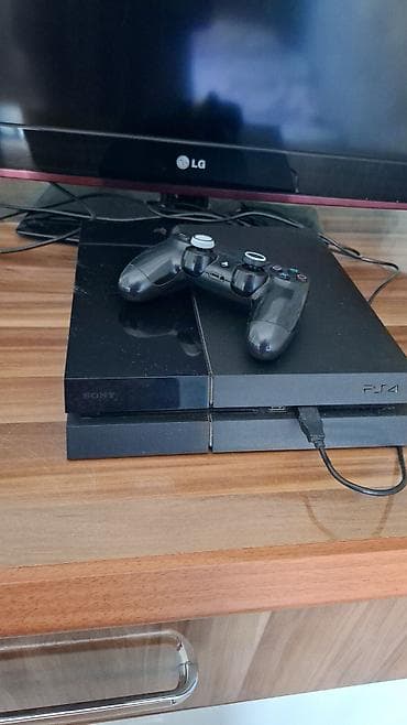 kitab alan: Playstation 4 FAT model Oyunlar : Roblox, The crew 2 Efotball və s — 1