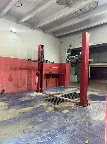 internet klub satilir: Şəhərin mərkəzində ( Heyder Əliyev pr. Çinar plazanın yanı)130 m2 — 3