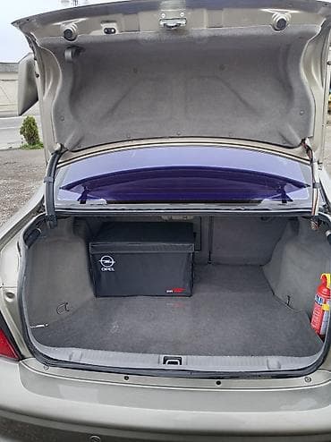 opel omega oluxana: Opel Vectra B sedan, qızılı/boz rəng. 5 qapı, aerodinamik arxa — 5