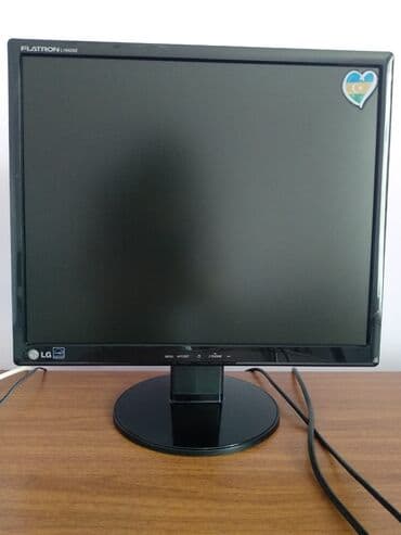kompüter ramı: Stolustu komputer ve stolu satilir. Heç bir problemi yoxdur. Şəxsi — 3