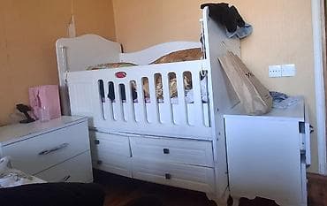 çilek beşik: Oğlan və qız üçün, İşlənmiş, Dördbucaq, Beşik, Matras ilə, Yellənmə mexanizm ilə — 1