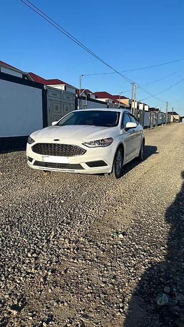 chat satisi: Ford Fusion (ağ rəng, sedan) Texniki və əsas xüsusiyyətlər: - Benzin — 3
