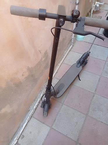 samokat az: Elektrik skuter – qara rəngli, şəhər üçün yığcam model. bidəne — 2