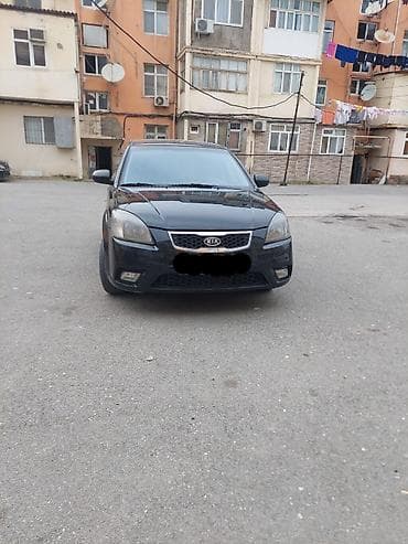 opel astra universal: Kia Rio – hetçbek, qara rəng Xüsusiyyətlər: - Kuzov: 5 qapılı — 1