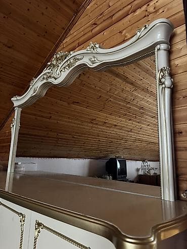 Ev üçün mebel: Klassik üslubda konsol-bufet və böyük güzgü - Rəng: krem-bej, qızılı — 2