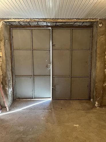 list demirler: Metaldan garaj/qapısı.Ölçüləri eni-2,50.hündürlük 2,32. Çərçivəsi — 1