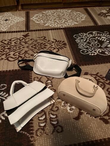 Dəst: 4 ədəd qadın çantası hamısı birlikdə 12azn işlənmişdir