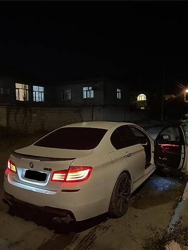 larzon diski: BMW 5 series: 2 l | 2015 il Sedan — 4