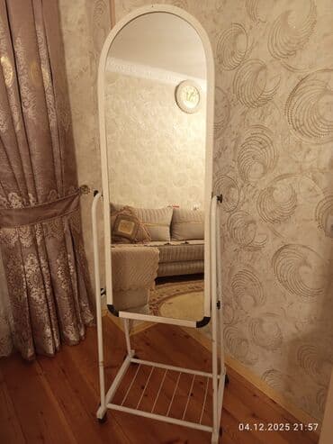 Vazalar: Güzgü Döşəmə üstü, Oval, Çərçivə ilə — 1