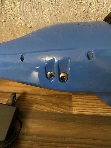 Hover BOT hoverboardu. Mavi rəngdədir və balanslaşdırma təmin edir — 3