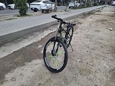 CROSS dağ velosipedi - Çərçivə: yüngül alaşımlı, qara rəngdə yaşıl