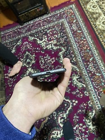 Bentley: IPhone 8, 64 GB, Qara, Barmaq izi — 4