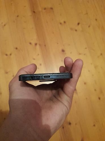 pad mini 6: Məhsul: Qara rəngli smartfon Xüsusiyyətlər: - Korpus: Düz kənarlı — 2