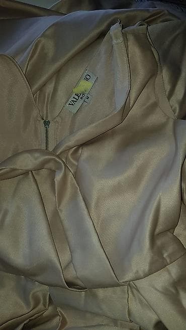 qizil sepler: Ziyafət donu, Maksi, Valentino, M — 1