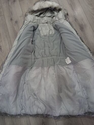 Üst geyimləri: Qız uşağı üçün qış şişmə mont - Rəng: gümüşü-boz - Uzun model, beldə — 2