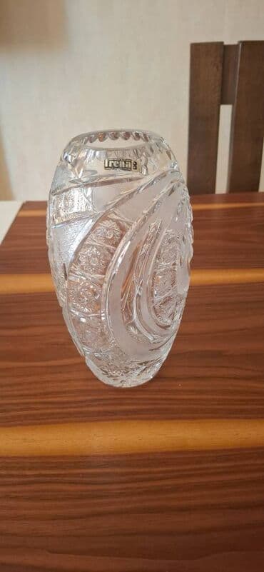 sırqa gülü: Bir vaza, Xrustal — 1