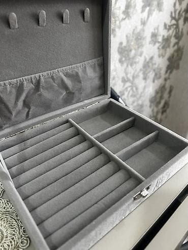 uzun sirgalar: Zərgərlik üçün təşkilatçı/qutu - Rəng: boz - Material: yumşaq məxməri — 3