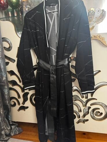 yun jaketler: Qadın uzun – PIENA - Rəng: qara, nazik ağ xətt naxışları - Model — 9