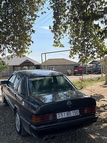 turbo az islenmis avtomobiller: Mercedes-Benz 190 (W201) sedan — qara rəng, 4 qapı. Texniki və dizayn — 4