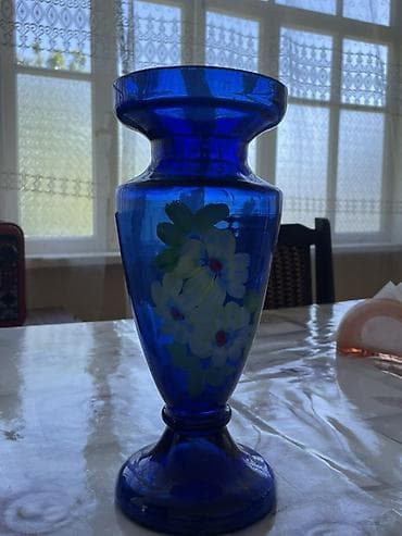 şuşə guzgu: Bir vaza — 1