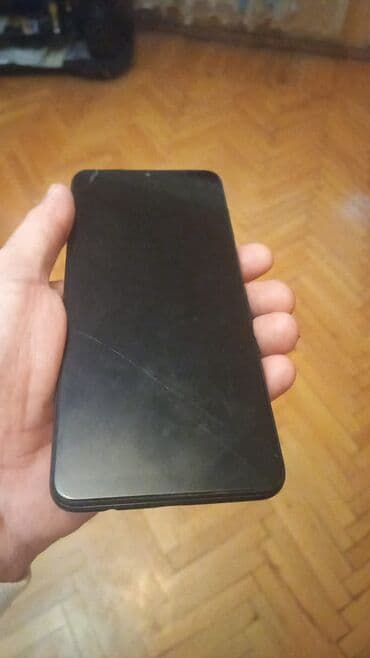 Samsung A12 ekranın küncündə üst şüşədə çatlar var ona göre 56 azn lalafo.az -da Samsung A12 ekranın küncündə üst şüşədə çatlar var ona göre 56 azn
