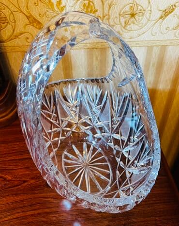 Xrustal sebet Qiymeti 55 manat Qulpunda az defekt var Tutacaqlı, zərif