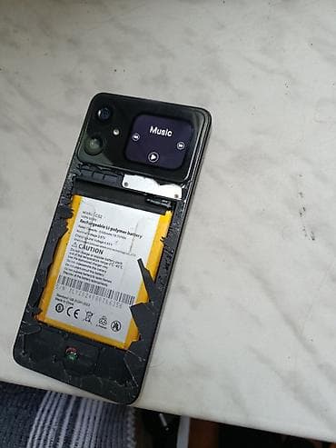 iphone x problemleri: Arxa hissədə mini ekranlı 📱 Satılır: CUBOT A20 Android 14 4 GB RAM — 2
