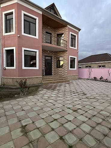 Hovuzsuz, geniş həyətyanı sahəsi və ayrıca yay mətbəxi olan həyət evi