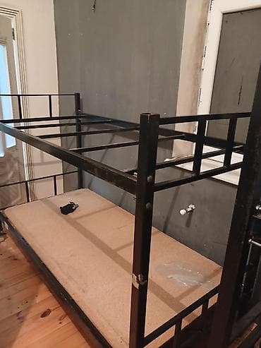 Çarpayılar: Metall iki mərtəbəli çarpayı karkasları, taxta əsaslı lövhələr — 2