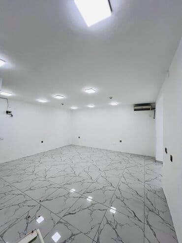 3D panellər: Obyekt icareye verlir Yol kənarın insanların gəlişli gedişli yerinde — 5