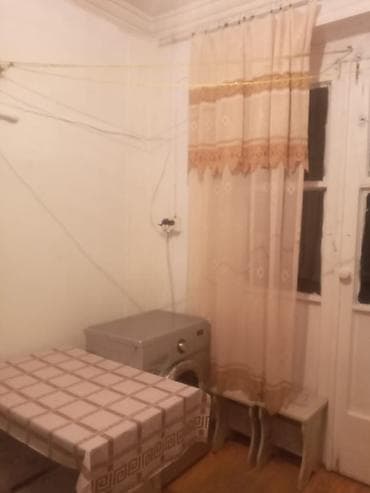 gencede ev: Gəncə şəhəri bayraq meydanının yanında 2 otaqlı orta təmirli əşyalı ev — 9