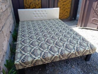 bos qutu satisi: Təzə çarpayılar. 1 nəfərlik çarpayılar 60manat. 2 nəfərlik taxt — 23