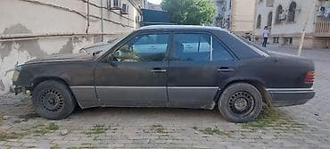 s guzgulər: Mercedes-Benz W124 sedan, qara rəng. Klassik 4 qapılı kuzov, polad — 1