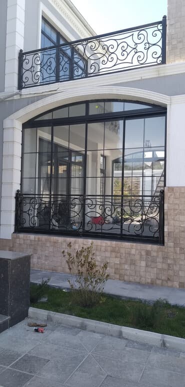Digər tikinti xidmətləri: Məhsul/xidmət: Panoram şüşəli fasad və dəmir barmaqlıq — 1
