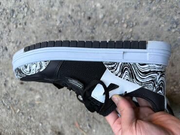 ayakkabı: Yenidir Geyinilməyib Ölçüsü böyük olduğu üçün satılır Qiymət sondur — 1