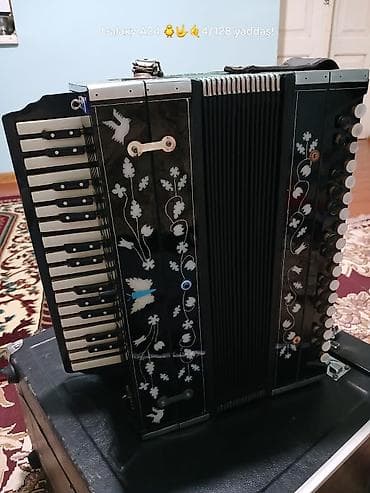 Qarmonlar: Məhsul: Klavişli-qarmon (akkordeon), dekorativ naxışlı, qara korpus — 1