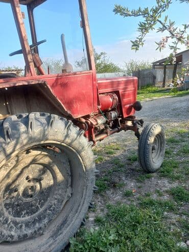 Traktor 2023 il, motor 2.5 l, İşlənmiş