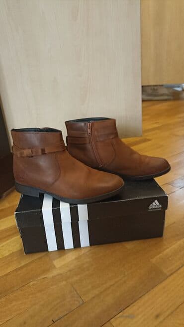 qiz ucun botlar: Clarks qadın botları - Model: qısa boğazlı, yandan fermuarlı - Rəng — 2