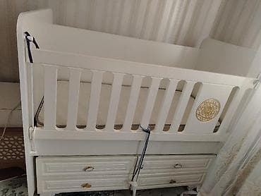 Oğlan və qız üçün, Dördbucaq, Beşik, Dəstsiz, Matras ilə, Yellənmə mexanizmsiz