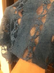 qadınlar üçün toxunma papaqlar: 1) Ziyafet paltari. Krem renginde, XS-S razmer(36 razmer).Uzunluğu — 8