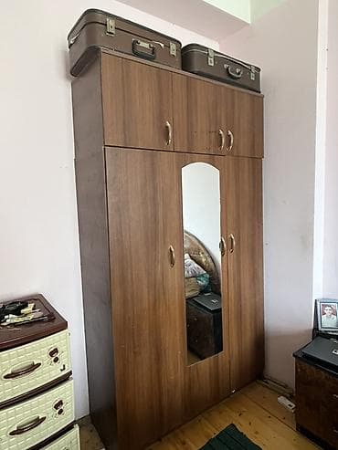 konsol masa: İşlənmiş, 3 qapılı, Güzgülü, Qəhvəyi, Digər material, Açılan, Düz dolab — 1